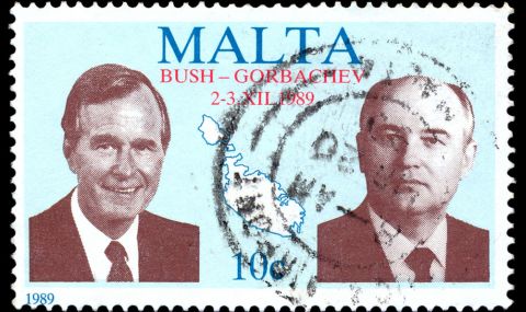 3 декември 1989 г. Горбачов и Буш слагат край на Студената война