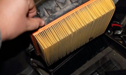 Защо някои шофьори смазват въздушния филтър с масло