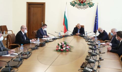 Мораториум върху плащането на лихви и главници по кредити, докато трае пандемията