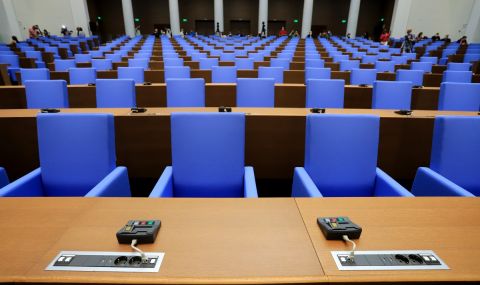 Парламентът прие отново неустойките по бърз кредит, които вече отмени