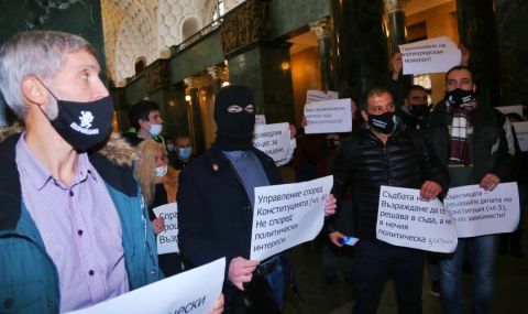 Тръгна делото за заличаване на „Възраждане“