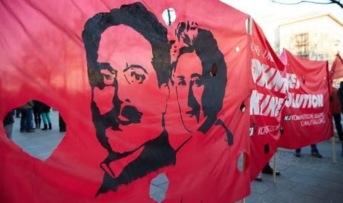15 януари 1919 г. Роза Люксембург и Карл Либкнехт са убити 2 https://netnews.bg/wp-content/uploads/2021/01/15-d18fd0bdd183d0b0d180d0b8-1919-d0b3-d180d0bed0b7d0b0-d0bbd18ed0bad181d0b5d0bcd0b1d183d180d0b3-d0b8-d0bad0b0d180d0bb-d0bbd0b8d0b1d0ba.jpg 15 d18fd0bdd183d0b0d180d0b8 1919 d0b3 d180d0bed0b7d0b0 d0bbd18ed0bad181d0b5d0bcd0b1d183d180d0b3 d0b8 d0bad0b0d180d0bb d0bbd0b8d0b1d0ba https://netnews.bg/wp-content/uploads/2021/01/15-d18fd0bdd183d0b0d180d0b8-1919-d0b3-d180d0bed0b7d0b0-d0bbd18ed0bad181d0b5d0bcd0b1d183d180d0b3-d0b8-d0bad0b0d180d0bb-d0bbd0b8d0b1d0ba.jpg