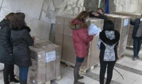 Започна доставянето на бюлетини по избирателните райони 5 https://netnews.bg/wp-content/uploads/2021/03/d0b7d0b0d0bfd0bed187d0bdd0b0-d0b4d0bed181d182d0b0d0b2d18fd0bdd0b5d182d0be-d0bdd0b0-d0b1d18ed0bbd0b5d182d0b8d0bdd0b8-d0bfd0be-d0b8d0b7.jpg d0b7d0b0d0bfd0bed187d0bdd0b0 d0b4d0bed181d182d0b0d0b2d18fd0bdd0b5d182d0be d0bdd0b0 d0b1d18ed0bbd0b5d182d0b8d0bdd0b8 d0bfd0be d0b8d0b7 https://netnews.bg/wp-content/uploads/2021/03/d0b7d0b0d0bfd0bed187d0bdd0b0-d0b4d0bed181d182d0b0d0b2d18fd0bdd0b5d182d0be-d0bdd0b0-d0b1d18ed0bbd0b5d182d0b8d0bdd0b8-d0bfd0be-d0b8d0b7.jpg