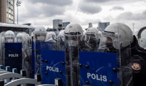 Задържаха 14 лица заподозрени в съпричаност на ДАЕШ 2 https://netnews.bg/wp-content/uploads/2021/06/d0b7d0b0d0b4d18ad180d0b6d0b0d185d0b0-14-d0bbd0b8d186d0b0-d0b7d0b0d0bfd0bed0b4d0bed0b7d180d0b5d0bdd0b8-d0b2-d181d18ad0bfd180d0b8d187d0b0.jpg d0b7d0b0d0b4d18ad180d0b6d0b0d185d0b0 14 d0bbd0b8d186d0b0 d0b7d0b0d0bfd0bed0b4d0bed0b7d180d0b5d0bdd0b8 d0b2 d181d18ad0bfd180d0b8d187d0b0 https://netnews.bg/wp-content/uploads/2021/06/d0b7d0b0d0b4d18ad180d0b6d0b0d185d0b0-14-d0bbd0b8d186d0b0-d0b7d0b0d0bfd0bed0b4d0bed0b7d180d0b5d0bdd0b8-d0b2-d181d18ad0bfd180d0b8d187d0b0.jpg