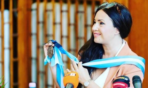 Българска оперна прима е певица на годината в Европа 6 https://netnews.bg/wp-content/uploads/2021/08/d0b1d18ad0bbd0b3d0b0d180d181d0bad0b0-d0bed0bfd0b5d180d0bdd0b0-d0bfd180d0b8d0bcd0b0-d0b5-d0bfd0b5d0b2d0b8d186d0b0-d0bdd0b0-d0b3d0bed0b4.jpg d0b1d18ad0bbd0b3d0b0d180d181d0bad0b0 d0bed0bfd0b5d180d0bdd0b0 d0bfd180d0b8d0bcd0b0 d0b5 d0bfd0b5d0b2d0b8d186d0b0 d0bdd0b0 d0b3d0bed0b4 https://netnews.bg/wp-content/uploads/2021/08/d0b1d18ad0bbd0b3d0b0d180d181d0bad0b0-d0bed0bfd0b5d180d0bdd0b0-d0bfd180d0b8d0bcd0b0-d0b5-d0bfd0b5d0b2d0b8d186d0b0-d0bdd0b0-d0b3d0bed0b4.jpg