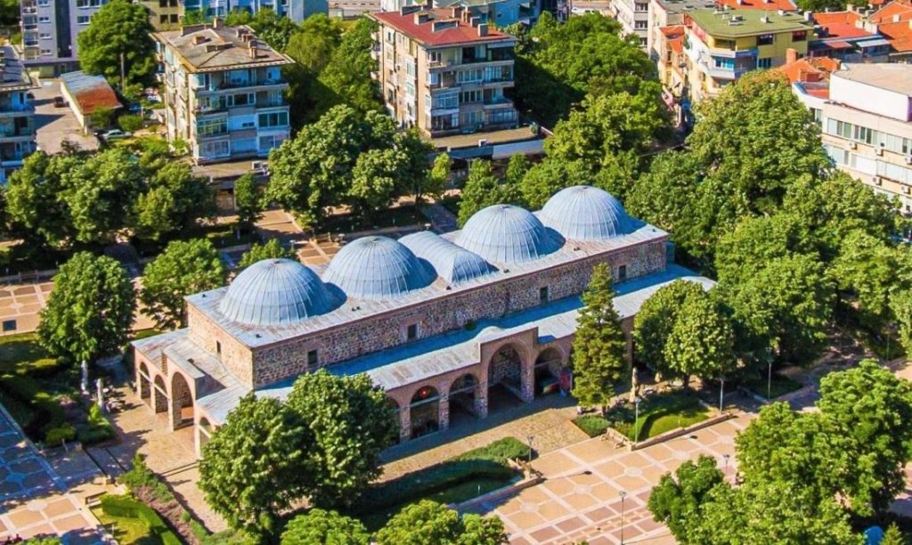 Безистен Ямбол сега 2 https://netnews.bg/wp-content/uploads/2021/11/Безистен-колаж.jpg