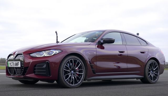 BMW i4 се изправя срещу Tesla Model 3 в директна битка (ВИДЕО)