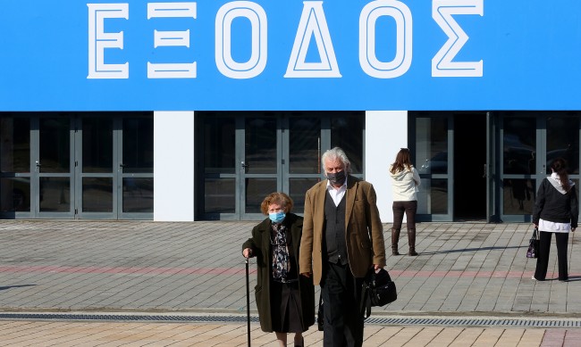 Гърците се редят на опашки за бустерна доза 1 https://netnews.bg/wp-content/uploads/2022/01/d0b3d18ad180d186d0b8d182d0b5-d181d0b5-d180d0b5d0b4d18fd182-d0bdd0b0-d0bed0bfd0b0d188d0bad0b8-d0b7d0b0-d0b1d183d181d182d0b5d180d0bdd0b0.jpg d0b3d18ad180d186d0b8d182d0b5 d181d0b5 d180d0b5d0b4d18fd182 d0bdd0b0 d0bed0bfd0b0d188d0bad0b8 d0b7d0b0 d0b1d183d181d182d0b5d180d0bdd0b0 https://netnews.bg/wp-content/uploads/2022/01/d0b3d18ad180d186d0b8d182d0b5-d181d0b5-d180d0b5d0b4d18fd182-d0bdd0b0-d0bed0bfd0b0d188d0bad0b8-d0b7d0b0-d0b1d183d181d182d0b5d180d0bdd0b0.jpg