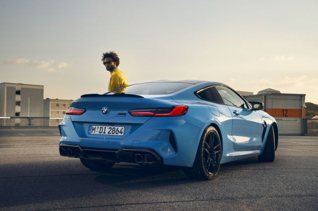 Новото BMW 8 Series дебютира със светещи „бъбреци“ | ФАКТИ.БГ Новото BMW 8 Series дебютира със светещи „бъбреци“