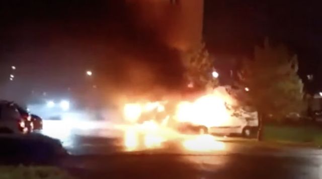 Френска традиция: Близо 900 коли изгоряха в новогодишната нощ (ВИДЕО)