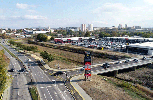 RETAIL PARK YAMBOL 1 https://netnews.bg/wp-content/uploads/2022/02/КОЛАЖ-НОВ-СОБСТВЕНИК-РИТЕЙЛ-ПАРК-ЯМБОЛ.jpg