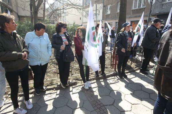 Протест пред МЗ: 12 години убивате българското лозарство 5 https://netnews.bg/wp-content/uploads/2022/03/d0bfd180d0bed182d0b5d181d182-d0bfd180d0b5d0b4-d0bcd0b7-12-d0b3d0bed0b4d0b8d0bdd0b8-d183d0b1d0b8d0b2d0b0d182d0b5-d0b1d18ad0bbd0b3d0b0.jpg d0bfd180d0bed182d0b5d181d182 d0bfd180d0b5d0b4 d0bcd0b7 12 d0b3d0bed0b4d0b8d0bdd0b8 d183d0b1d0b8d0b2d0b0d182d0b5 d0b1d18ad0bbd0b3d0b0 https://netnews.bg/wp-content/uploads/2022/03/d0bfd180d0bed182d0b5d181d182-d0bfd180d0b5d0b4-d0bcd0b7-12-d0b3d0bed0b4d0b8d0bdd0b8-d183d0b1d0b8d0b2d0b0d182d0b5-d0b1d18ad0bbd0b3d0b0.jpg