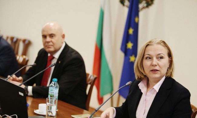 Йорданова: Мандатът на Гешев може да продължи по-дълго от моя 5 https://netnews.bg/wp-content/uploads/2022/04/d0b9d0bed180d0b4d0b0d0bdd0bed0b2d0b0-d0bcd0b0d0bdd0b4d0b0d182d18ad182-d0bdd0b0-d0b3d0b5d188d0b5d0b2-d0bcd0bed0b6d0b5-d0b4d0b0-d0bfd180.jpg d0b9d0bed180d0b4d0b0d0bdd0bed0b2d0b0 d0bcd0b0d0bdd0b4d0b0d182d18ad182 d0bdd0b0 d0b3d0b5d188d0b5d0b2 d0bcd0bed0b6d0b5 d0b4d0b0 d0bfd180 https://netnews.bg/wp-content/uploads/2022/04/d0b9d0bed180d0b4d0b0d0bdd0bed0b2d0b0-d0bcd0b0d0bdd0b4d0b0d182d18ad182-d0bdd0b0-d0b3d0b5d188d0b5d0b2-d0bcd0bed0b6d0b5-d0b4d0b0-d0bfd180.jpg
