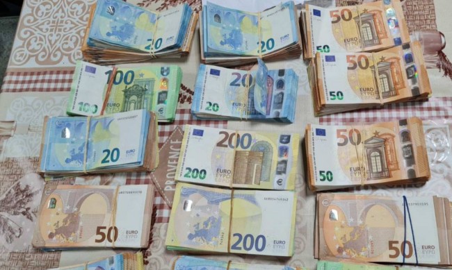 Митничари задържаха над 180 000 евро на Дунав мост-Русе 1 https://netnews.bg/wp-content/uploads/2023/02/d0bcd0b8d182d0bdd0b8d187d0b0d180d0b8-d0b7d0b0d0b4d18ad180d0b6d0b0d185d0b0-d0bdd0b0d0b4-180-000-d0b5d0b2d180d0be-d0bdd0b0-d0b4d183d0bdd0b0.jpg d0bcd0b8d182d0bdd0b8d187d0b0d180d0b8 d0b7d0b0d0b4d18ad180d0b6d0b0d185d0b0 d0bdd0b0d0b4 180 000 d0b5d0b2d180d0be d0bdd0b0 d0b4d183d0bdd0b0 https://netnews.bg/wp-content/uploads/2023/02/d0bcd0b8d182d0bdd0b8d187d0b0d180d0b8-d0b7d0b0d0b4d18ad180d0b6d0b0d185d0b0-d0bdd0b0d0b4-180-000-d0b5d0b2d180d0be-d0bdd0b0-d0b4d183d0bdd0b0.jpg