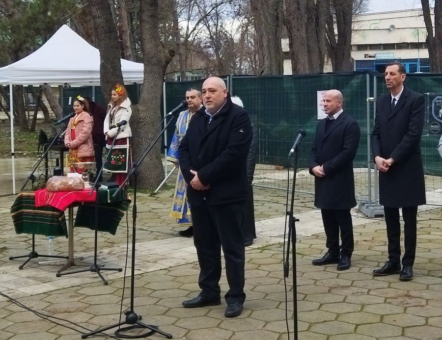 Обновеният Младежки дом в Ямбол да бъде готов през септември, обещаха на първата копка от ремонта му днес 8 https://netnews.bg/wp-content/uploads/2023/02/Младежки-център-Ямбол-първа-копка.jpg Младежки център Ямбол първа копка 8 https://netnews.bg/wp-content/uploads/2023/02/Младежки-център-Ямбол-първа-копка.jpg