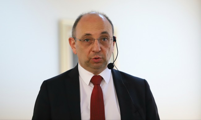Василев: България закъсня с десетилетие за еврото 1 https://netnews.bg/wp-content/uploads/2023/03/d0b2d0b0d181d0b8d0bbd0b5d0b2-d0b1d18ad0bbd0b3d0b0d180d0b8d18f-d0b7d0b0d0bad18ad181d0bdd18f-d181-d0b4d0b5d181d0b5d182d0b8d0bbd0b5d182.jpg d0b2d0b0d181d0b8d0bbd0b5d0b2 d0b1d18ad0bbd0b3d0b0d180d0b8d18f d0b7d0b0d0bad18ad181d0bdd18f d181 d0b4d0b5d181d0b5d182d0b8d0bbd0b5d182 https://netnews.bg/wp-content/uploads/2023/03/d0b2d0b0d181d0b8d0bbd0b5d0b2-d0b1d18ad0bbd0b3d0b0d180d0b8d18f-d0b7d0b0d0bad18ad181d0bdd18f-d181-d0b4d0b5d181d0b5d182d0b8d0bbd0b5d182.jpg