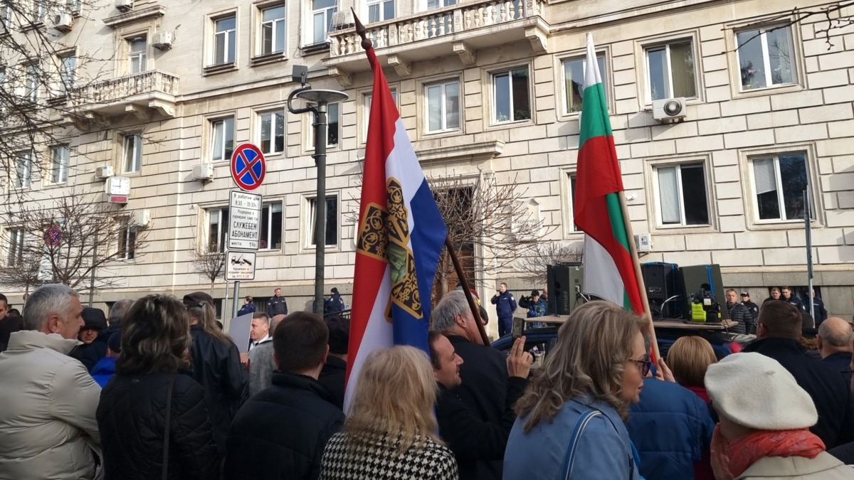 "Въпрос на волята на държавата". Какво предстои след решението на общината за съветския паметник в София 1 https://netnews.bg/wp-content/uploads/2023/03/d0b2d18ad0bfd180d0bed181-d0bdd0b0-d0b2d0bed0bbd18fd182d0b0-d0bdd0b0-d0b4d18ad180d0b6d0b0d0b2d0b0d182d0b0-d0bad0b0d0bad0b2d0be-d0bf-2.jpg d0b2d18ad0bfd180d0bed181 d0bdd0b0 d0b2d0bed0bbd18fd182d0b0 d0bdd0b0 d0b4d18ad180d0b6d0b0d0b2d0b0d182d0b0 d0bad0b0d0bad0b2d0be d0bf 2 https://netnews.bg/wp-content/uploads/2023/03/d0b2d18ad0bfd180d0bed181-d0bdd0b0-d0b2d0bed0bbd18fd182d0b0-d0bdd0b0-d0b4d18ad180d0b6d0b0d0b2d0b0d182d0b0-d0bad0b0d0bad0b2d0be-d0bf-2.jpg