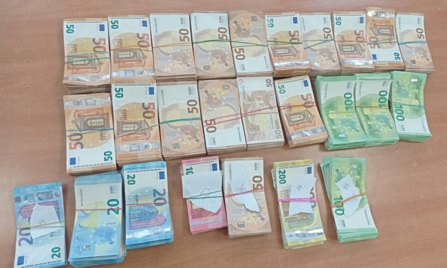 Заловиха недекларирана валута за над 700 000 лева на "Капитан Андреево" 1 https://netnews.bg/wp-content/uploads/2023/03/d0b7d0b0d0bbd0bed0b2d0b8d185d0b0-d0bdd0b5d0b4d0b5d0bad0bbd0b0d180d0b8d180d0b0d0bdd0b0-d0b2d0b0d0bbd183d182d0b0-d0b7d0b0-d0bdd0b0d0b4-700.jpg d0b7d0b0d0bbd0bed0b2d0b8d185d0b0 d0bdd0b5d0b4d0b5d0bad0bbd0b0d180d0b8d180d0b0d0bdd0b0 d0b2d0b0d0bbd183d182d0b0 d0b7d0b0 d0bdd0b0d0b4 700 https://netnews.bg/wp-content/uploads/2023/03/d0b7d0b0d0bbd0bed0b2d0b8d185d0b0-d0bdd0b5d0b4d0b5d0bad0bbd0b0d180d0b8d180d0b0d0bdd0b0-d0b2d0b0d0bbd183d182d0b0-d0b7d0b0-d0bdd0b0d0b4-700.jpg