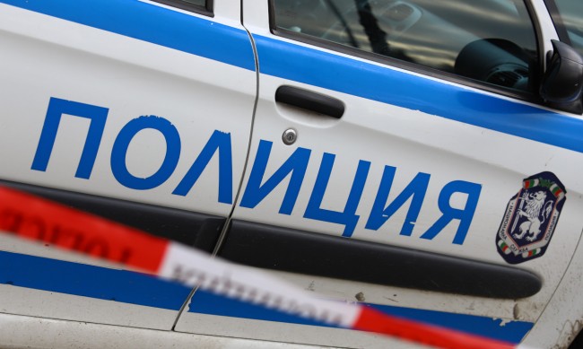 Мъж се простреля след скандал, борят се за живота му 1 https://netnews.bg/wp-content/uploads/2023/03/d0bcd18ad0b6-d181d0b5-d0bfd180d0bed181d182d180d0b5d0bbd18f-d181d0bbd0b5d0b4-d181d0bad0b0d0bdd0b4d0b0d0bb-d0b1d0bed180d18fd182-d181d0b5.jpg d0bcd18ad0b6 d181d0b5 d0bfd180d0bed181d182d180d0b5d0bbd18f d181d0bbd0b5d0b4 d181d0bad0b0d0bdd0b4d0b0d0bb d0b1d0bed180d18fd182 d181d0b5 https://netnews.bg/wp-content/uploads/2023/03/d0bcd18ad0b6-d181d0b5-d0bfd180d0bed181d182d180d0b5d0bbd18f-d181d0bbd0b5d0b4-d181d0bad0b0d0bdd0b4d0b0d0bb-d0b1d0bed180d18fd182-d181d0b5.jpg