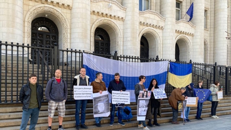 Протест в София, Бургас и Варна срещу отхвърляне на молбите за убежище на руски опозционери в България 3 https://netnews.bg/wp-content/uploads/2023/03/d0bfd180d0bed182d0b5d181d182-d0b2-d181d0bed184d0b8d18f-d0b1d183d180d0b3d0b0d181-d0b8-d0b2d0b0d180d0bdd0b0-d181d180d0b5d189d183-d0bed182-2.jpg d0bfd180d0bed182d0b5d181d182 d0b2 d181d0bed184d0b8d18f d0b1d183d180d0b3d0b0d181 d0b8 d0b2d0b0d180d0bdd0b0 d181d180d0b5d189d183 d0bed182 https://netnews.bg/wp-content/uploads/2023/03/d0bfd180d0bed182d0b5d181d182-d0b2-d181d0bed184d0b8d18f-d0b1d183d180d0b3d0b0d181-d0b8-d0b2d0b0d180d0bdd0b0-d181d180d0b5d189d183-d0bed182-2.jpg