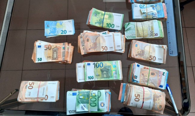 Спипаха 1,5 млн. евро в кола с малко бебе 6 https://netnews.bg/wp-content/uploads/2023/03/d181d0bfd0b8d0bfd0b0d185d0b0-15-d0bcd0bbd0bd-d0b5d0b2d180d0be-d0b2-d0bad0bed0bbd0b0-d181-d0bcd0b0d0bbd0bad0be-d0b1d0b5d0b1d0b5.jpg d181d0bfd0b8d0bfd0b0d185d0b0 15 d0bcd0bbd0bd d0b5d0b2d180d0be d0b2 d0bad0bed0bbd0b0 d181 d0bcd0b0d0bbd0bad0be d0b1d0b5d0b1d0b5 https://netnews.bg/wp-content/uploads/2023/03/d181d0bfd0b8d0bfd0b0d185d0b0-15-d0bcd0bbd0bd-d0b5d0b2d180d0be-d0b2-d0bad0bed0bbd0b0-d181-d0bcd0b0d0bbd0bad0be-d0b1d0b5d0b1d0b5.jpg
