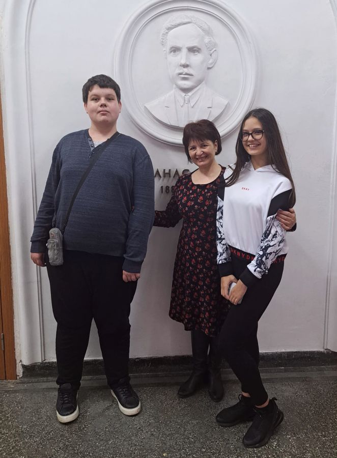 ПМГ Ямбол Емил Сулеменско Георграфия https://netnews.bg/wp-content/uploads/2023/03/ПМГ-Ямбол-колаж-9-снимки-ученици-за-национални-олимпиади-2023.jpg