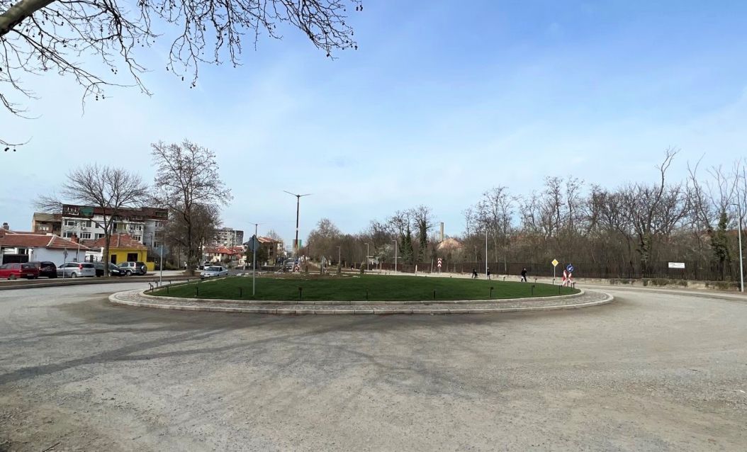кръгово кръстовище в Ямбол до к-с Зорница