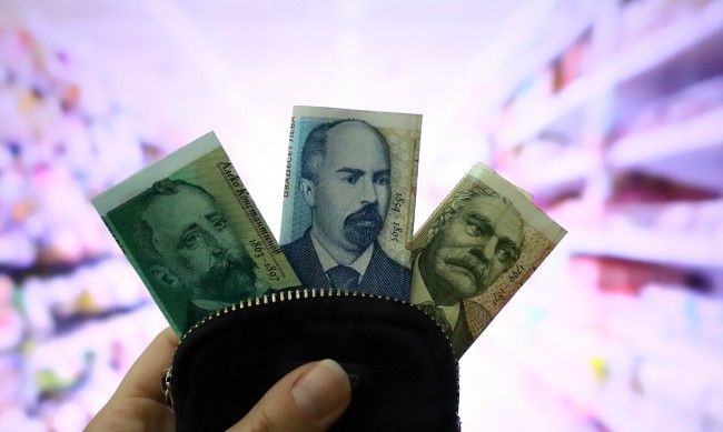 Броят на банкнотите в обращение отново намалява 4 https://netnews.bg/wp-content/uploads/2023/04/d0b1d180d0bed18fd182-d0bdd0b0-d0b1d0b0d0bdd0bad0bdd0bed182d0b8d182d0b5-d0b2-d0bed0b1d180d0b0d189d0b5d0bdd0b8d0b5-d0bed182d0bdd0bed0b2.jpg d0b1d180d0bed18fd182 d0bdd0b0 d0b1d0b0d0bdd0bad0bdd0bed182d0b8d182d0b5 d0b2 d0bed0b1d180d0b0d189d0b5d0bdd0b8d0b5 d0bed182d0bdd0bed0b2 https://netnews.bg/wp-content/uploads/2023/04/d0b1d180d0bed18fd182-d0bdd0b0-d0b1d0b0d0bdd0bad0bdd0bed182d0b8d182d0b5-d0b2-d0bed0b1d180d0b0d189d0b5d0bdd0b8d0b5-d0bed182d0bdd0bed0b2.jpg