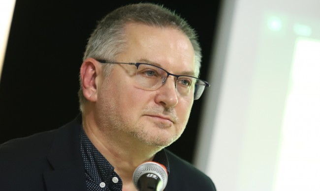 "Времеубежище" на Георги Господинов влезе в краткия списък на наградите "Букър" 2 https://netnews.bg/wp-content/uploads/2023/04/d0b2d180d0b5d0bcd0b5d183d0b1d0b5d0b6d0b8d189d0b5-d0bdd0b0-d0b3d0b5d0bed180d0b3d0b8-d0b3d0bed181d0bfd0bed0b4d0b8d0bdd0bed0b2-d0b2d0bb.jpg d0b2d180d0b5d0bcd0b5d183d0b1d0b5d0b6d0b8d189d0b5 d0bdd0b0 d0b3d0b5d0bed180d0b3d0b8 d0b3d0bed181d0bfd0bed0b4d0b8d0bdd0bed0b2 d0b2d0bb https://netnews.bg/wp-content/uploads/2023/04/d0b2d180d0b5d0bcd0b5d183d0b1d0b5d0b6d0b8d189d0b5-d0bdd0b0-d0b3d0b5d0bed180d0b3d0b8-d0b3d0bed181d0bfd0bed0b4d0b8d0bdd0bed0b2-d0b2d0bb.jpg
