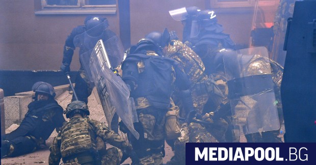 Десетки ранени при сблъсъци между протестиращите сърби и силите на НАТО в Косово 2 https://netnews.bg/wp-content/uploads/2023/05/d0b4d0b5d181d0b5d182d0bad0b8-d180d0b0d0bdd0b5d0bdd0b8-d0bfd180d0b8-d181d0b1d0bbd18ad181d18ad186d0b8-d0bcd0b5d0b6d0b4d183-d0bfd180d0be.jpg d0b4d0b5d181d0b5d182d0bad0b8 d180d0b0d0bdd0b5d0bdd0b8 d0bfd180d0b8 d181d0b1d0bbd18ad181d18ad186d0b8 d0bcd0b5d0b6d0b4d183 d0bfd180d0be https://netnews.bg/wp-content/uploads/2023/05/d0b4d0b5d181d0b5d182d0bad0b8-d180d0b0d0bdd0b5d0bdd0b8-d0bfd180d0b8-d181d0b1d0bbd18ad181d18ad186d0b8-d0bcd0b5d0b6d0b4d183-d0bfd180d0be.jpg