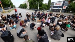 Протести срещу войната по пътищата блокираха кръстовища в цялата страна 3 https://netnews.bg/wp-content/uploads/2023/05/d0bfd180d0bed182d0b5d181d182d0b8-d181d180d0b5d189d183-d0b2d0bed0b9d0bdd0b0d182d0b0-d0bfd0be-d0bfd18ad182d0b8d189d0b0d182d0b0-d0b1d0bb-5.jpg Протестът на на кръстовището на бул. "Сливница" и ул. "Русе" в София
