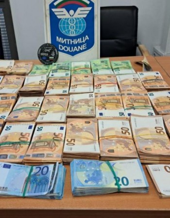 Хванаха контрабандна валута за близо 1,5 млн. лева 6 https://netnews.bg/wp-content/uploads/2023/05/d185d0b2d0b0d0bdd0b0d185d0b0-d0bad0bed0bdd182d180d0b0d0b1d0b0d0bdd0b4d0bdd0b0-d0b2d0b0d0bbd183d182d0b0-d0b7d0b0-d0b1d0bbd0b8d0b7d0be-15.jpg d185d0b2d0b0d0bdd0b0d185d0b0 d0bad0bed0bdd182d180d0b0d0b1d0b0d0bdd0b4d0bdd0b0 d0b2d0b0d0bbd183d182d0b0 d0b7d0b0 d0b1d0bbd0b8d0b7d0be 15 https://netnews.bg/wp-content/uploads/2023/05/d185d0b2d0b0d0bdd0b0d185d0b0-d0bad0bed0bdd182d180d0b0d0b1d0b0d0bdd0b4d0bdd0b0-d0b2d0b0d0bbd183d182d0b0-d0b7d0b0-d0b1d0bbd0b8d0b7d0be-15.jpg