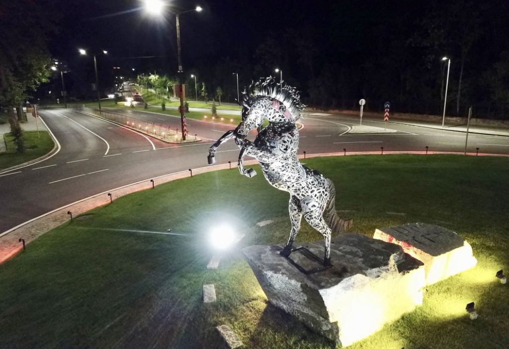 фигура на кон на кръстовище в Ямбол