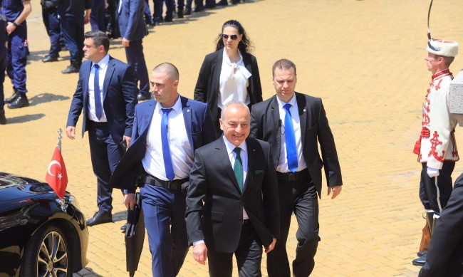 Донев: Осигурихме спокойствие, нека има приемственост 1 https://netnews.bg/wp-content/uploads/2023/06/d0b4d0bed0bdd0b5d0b2-d0bed181d0b8d0b3d183d180d0b8d185d0bcd0b5-d181d0bfd0bed0bad0bed0b9d181d182d0b2d0b8d0b5-d0bdd0b5d0bad0b0-d0b8d0bc.jpg d0b4d0bed0bdd0b5d0b2 d0bed181d0b8d0b3d183d180d0b8d185d0bcd0b5 d181d0bfd0bed0bad0bed0b9d181d182d0b2d0b8d0b5 d0bdd0b5d0bad0b0 d0b8d0bc https://netnews.bg/wp-content/uploads/2023/06/d0b4d0bed0bdd0b5d0b2-d0bed181d0b8d0b3d183d180d0b8d185d0bcd0b5-d181d0bfd0bed0bad0bed0b9d181d182d0b2d0b8d0b5-d0bdd0b5d0bad0b0-d0b8d0bc.jpg
