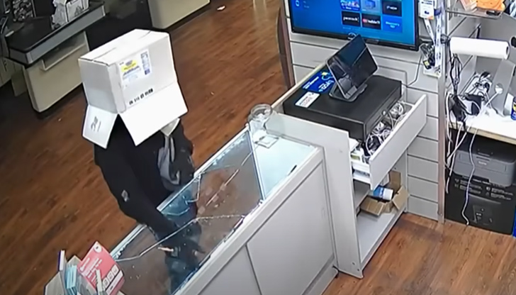 Крадец задигна телефони с кашон на главата 1 https://netnews.bg/wp-content/uploads/2023/06/d0bad180d0b0d0b4d0b5d186-d0b7d0b0d0b4d0b8d0b3d0bdd0b0-d182d0b5d0bbd0b5d184d0bed0bdd0b8-d181-d0bad0b0d188d0bed0bd-d0bdd0b0-d0b3d0bbd0b0-2.jpg d0bad180d0b0d0b4d0b5d186 d0b7d0b0d0b4d0b8d0b3d0bdd0b0 d182d0b5d0bbd0b5d184d0bed0bdd0b8 d181 d0bad0b0d188d0bed0bd d0bdd0b0 d0b3d0bbd0b0 2 https://netnews.bg/wp-content/uploads/2023/06/d0bad180d0b0d0b4d0b5d186-d0b7d0b0d0b4d0b8d0b3d0bdd0b0-d182d0b5d0bbd0b5d184d0bed0bdd0b8-d181-d0bad0b0d188d0bed0bd-d0bdd0b0-d0b3d0bbd0b0-2.jpg