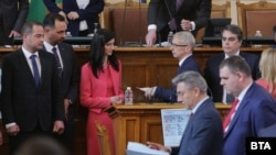 Парламентът избра кабинета на Николай Денков. Подкрепиха го ГЕРБ, ПП-ДБ, Карадайъ и Пеевски 7 https://netnews.bg/wp-content/uploads/2023/06/d0bfd0b0d180d0bbd0b0d0bcd0b5d0bdd182d18ad182-d0b8d0b7d0b1d180d0b0-d0bad0b0d0b1d0b8d0bdd0b5d182d0b0-d0bdd0b0-d0bdd0b8d0bad0bed0bbd0b0-4.jpg d0bfd0b0d180d0bbd0b0d0bcd0b5d0bdd182d18ad182 d0b8d0b7d0b1d180d0b0 d0bad0b0d0b1d0b8d0bdd0b5d182d0b0 d0bdd0b0 d0bdd0b8d0bad0bed0bbd0b0 4 https://netnews.bg/wp-content/uploads/2023/06/d0bfd0b0d180d0bbd0b0d0bcd0b5d0bdd182d18ad182-d0b8d0b7d0b1d180d0b0-d0bad0b0d0b1d0b8d0bdd0b5d182d0b0-d0bdd0b0-d0bdd0b8d0bad0bed0bbd0b0-4.jpg