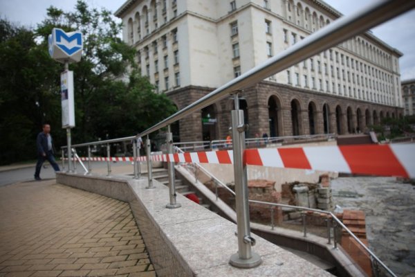 Счупени стъкла от покривната конструкция на "Ларгото", МВР разследва 1 https://netnews.bg/wp-content/uploads/2023/06/d181d187d183d0bfd0b5d0bdd0b8-d181d182d18ad0bad0bbd0b0-d0bed182-d0bfd0bed0bad180d0b8d0b2d0bdd0b0d182d0b0-d0bad0bed0bdd181d182d180d183.jpg d181d187d183d0bfd0b5d0bdd0b8 d181d182d18ad0bad0bbd0b0 d0bed182 d0bfd0bed0bad180d0b8d0b2d0bdd0b0d182d0b0 d0bad0bed0bdd181d182d180d183 https://netnews.bg/wp-content/uploads/2023/06/d181d187d183d0bfd0b5d0bdd0b8-d181d182d18ad0bad0bbd0b0-d0bed182-d0bfd0bed0bad180d0b8d0b2d0bdd0b0d182d0b0-d0bad0bed0bdd181d182d180d183.jpg