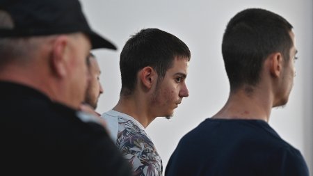 Близнаците от Цалапица отиват на съд. Заподозреният за убийството още се издирва 1 https://netnews.bg/wp-content/uploads/2023/09/d0b1d0bbd0b8d0b7d0bdd0b0d186d0b8d182d0b5-d0bed182-d186d0b0d0bbd0b0d0bfd0b8d186d0b0-d0bed182d0b8d0b2d0b0d182-d0bdd0b0-d181d18ad0b4-d0b7.jpg d0b1d0bbd0b8d0b7d0bdd0b0d186d0b8d182d0b5 d0bed182 d186d0b0d0bbd0b0d0bfd0b8d186d0b0 d0bed182d0b8d0b2d0b0d182 d0bdd0b0 d181d18ad0b4 d0b7 https://netnews.bg/wp-content/uploads/2023/09/d0b1d0bbd0b8d0b7d0bdd0b0d186d0b8d182d0b5-d0bed182-d186d0b0d0bbd0b0d0bfd0b8d186d0b0-d0bed182d0b8d0b2d0b0d182-d0bdd0b0-d181d18ad0b4-d0b7.jpg