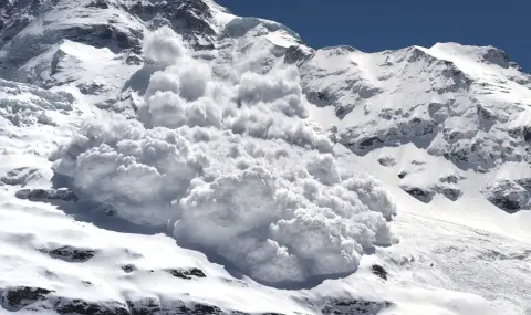 Лавина уби двама туристи в италианските Алпи