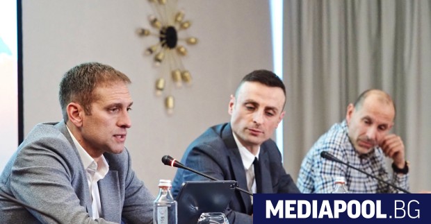 berbatov vkarva hora na gerb pp db i prezidenta v svoya ekip https://netnews.bg/wp-content/uploads/2024/03/berbatov-vkarva-hora-na-gerb-pp-db-i-prezidenta-v-svoya-ekip-2.jpg