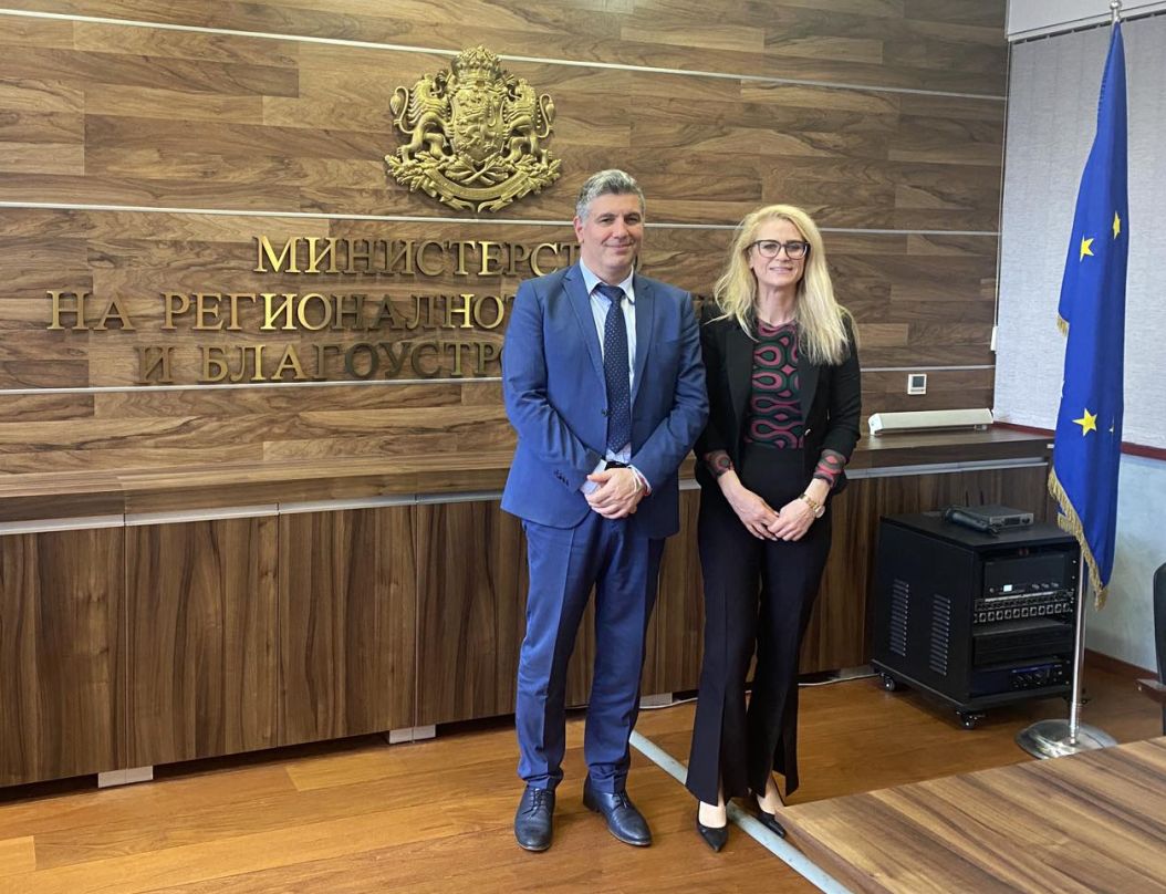 Ускоряват процедурите за ремонт на две трасета от републиканската пътна мрежа в Ямболско 1 https://netnews.bg/wp-content/uploads/2024/03/oblasten-upravitel-na-yambol-srestha-s-ministar-mrrb.jpg областният управител на Ямбол на среща в МРРБ с министър Цеков