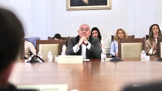 geshev pred komisiyata notariusa sam sam sresthu politicheskiya bokluk 2 https://netnews.bg/wp-content/uploads/2024/04/geshev-pred-komisiyata-notariusa-sam-sam-sresthu-politicheskiya-bokluk-2.jpg