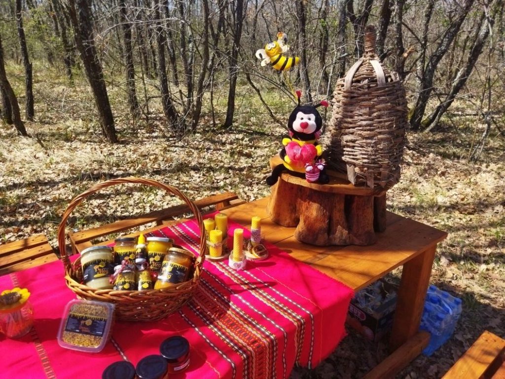 medna ferma sivkovi yambolsko 4 https://netnews.bg/wp-content/uploads/2024/04/pchelna-ferma-sivkovi-yambolsko-kolazh.png