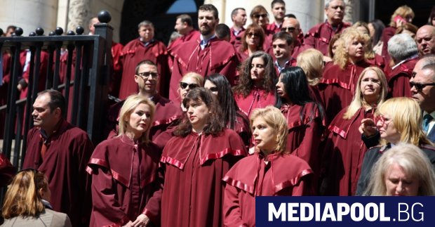prokurori sadii i sekretari se oplakaha ot reformata na prokuraturata https://netnews.bg/wp-content/uploads/2024/04/prokurori-sadii-i-sekretari-se-oplakaha-ot-reformata-na-prokuraturata-2.jpg