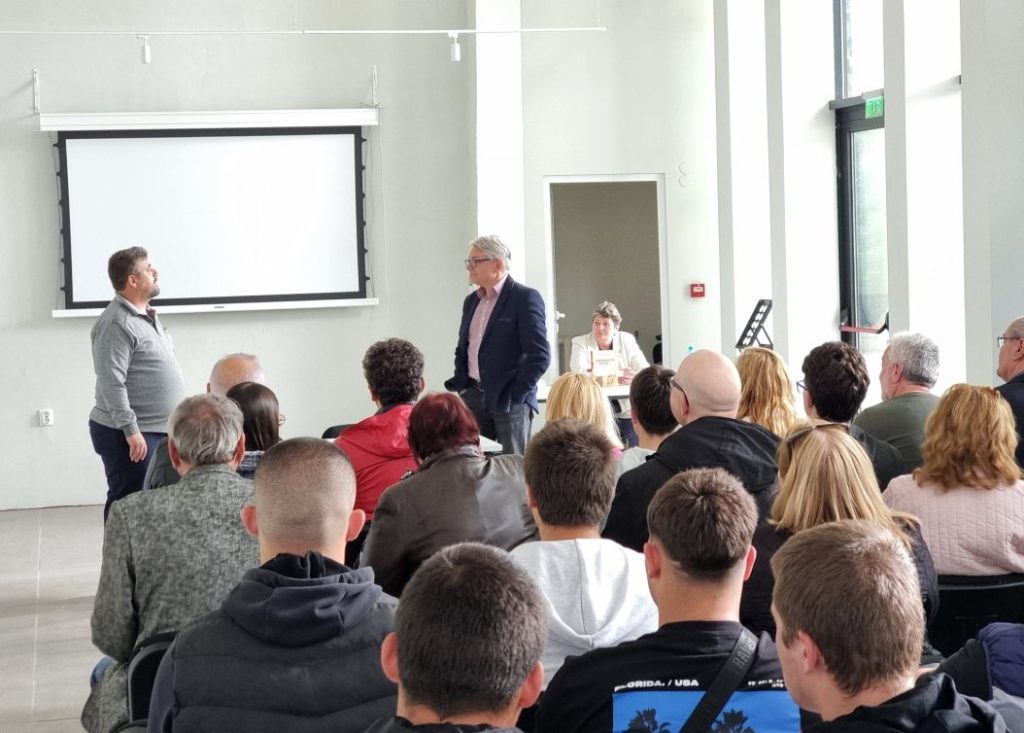 kniga bivshi hora predstavyane v yambol 6 https://netnews.bg/wp-content/uploads/2024/05/kniga-bivshi-hora-predstavyane-v-yambol-1.jpg