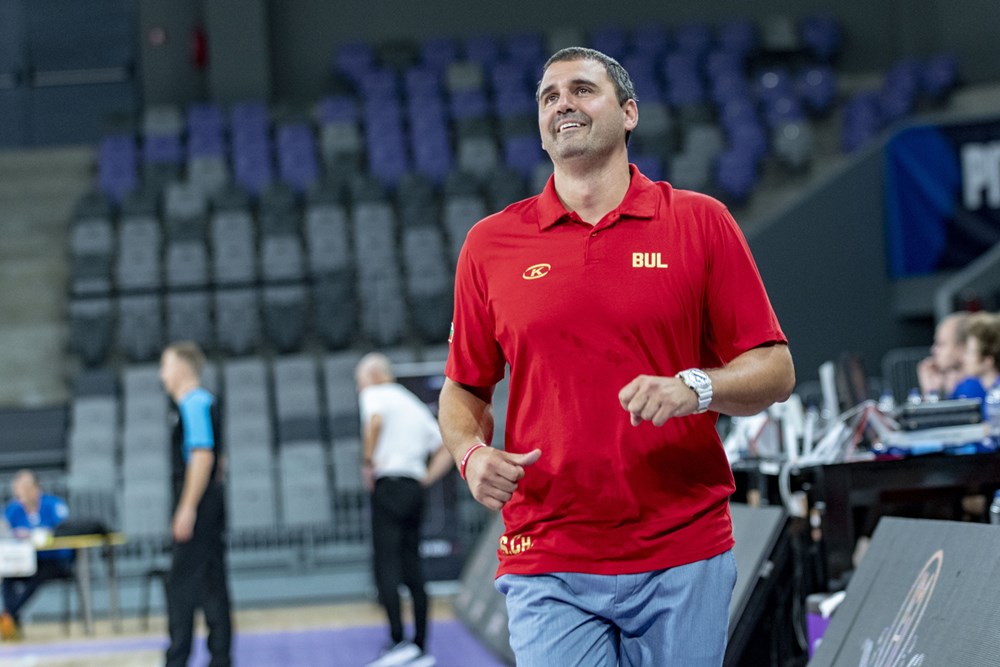 stojo cholakov trenor yunoshi basketbol yambol https://netnews.bg/wp-content/uploads/2024/06/bk-yambol-emblema-i-prezident-na-kluba.png