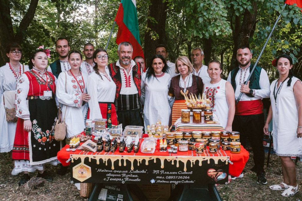 praznik nosiya i tradiczii obsthina tundzha oblast yambol 3 https://netnews.bg/wp-content/uploads/2024/07/praznik-nosiya-i-tradiczii-obsthina-tundzha-oblast-yambol-2.jpg