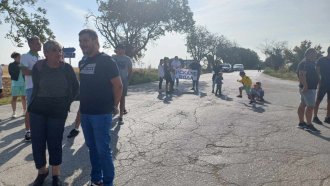 zhiteli na svisthovski sela s nova patna blokada zaradi bezvodieto 2 https://netnews.bg/wp-content/uploads/2024/09/zhiteli-na-svisthovski-sela-s-nova-patna-blokada-zaradi-bezvodieto-2.jpg