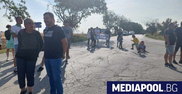 zhiteli na svisthovski sela s nova patna blokada zaradi bezvodieto https://netnews.bg/wp-content/uploads/2024/09/zhiteli-na-svisthovski-sela-s-nova-patna-blokada-zaradi-bezvodieto-2.jpg