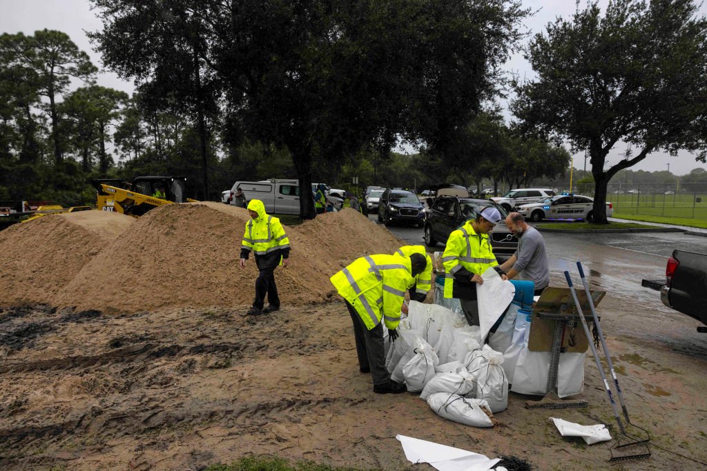 ezikovata bariera i strahat ot deportacziya sa vaprosi na zhivot i smart s priblizhavaneto na miltan kam florida https://netnews.bg/wp-content/uploads/2024/10/ezikovata-bariera-i-strahat-ot-deportacziya-sa-vaprosi-na-zhivot-i-smart-s-priblizhavaneto-na-miltan-kam-florida-2.jpg